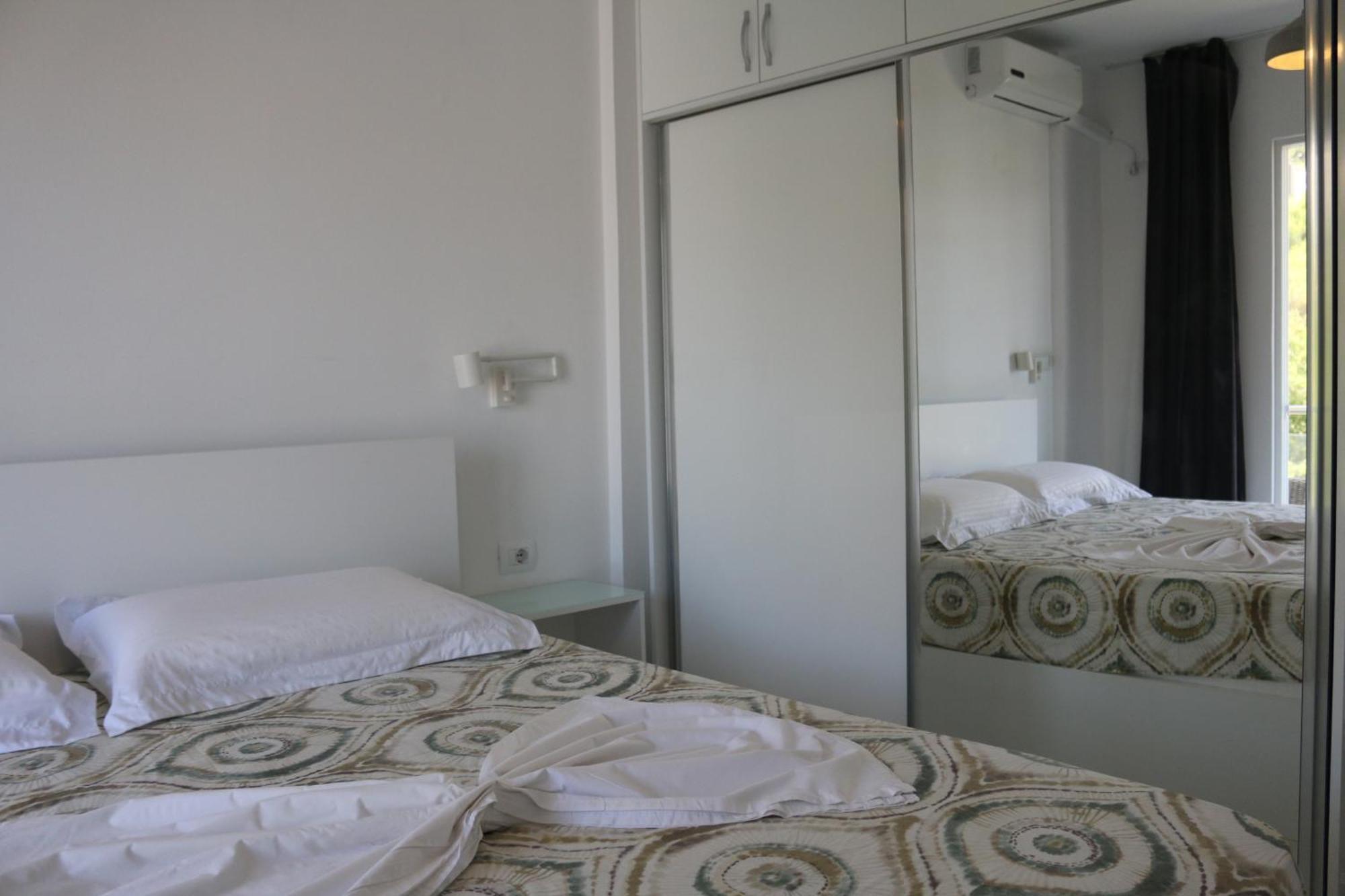 Infinity Sea View Penthouse Apartment Sarande Exterior photo